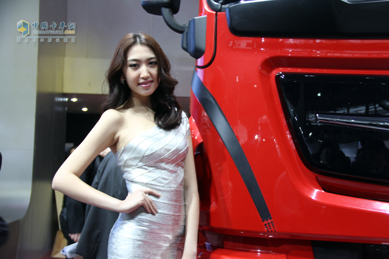 東風商用車上海車展天龍旗艦車型首發(fā)