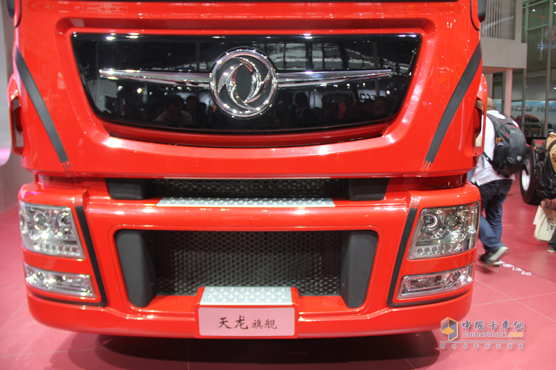 東風商用車上海車展天龍旗艦車型首發(fā)