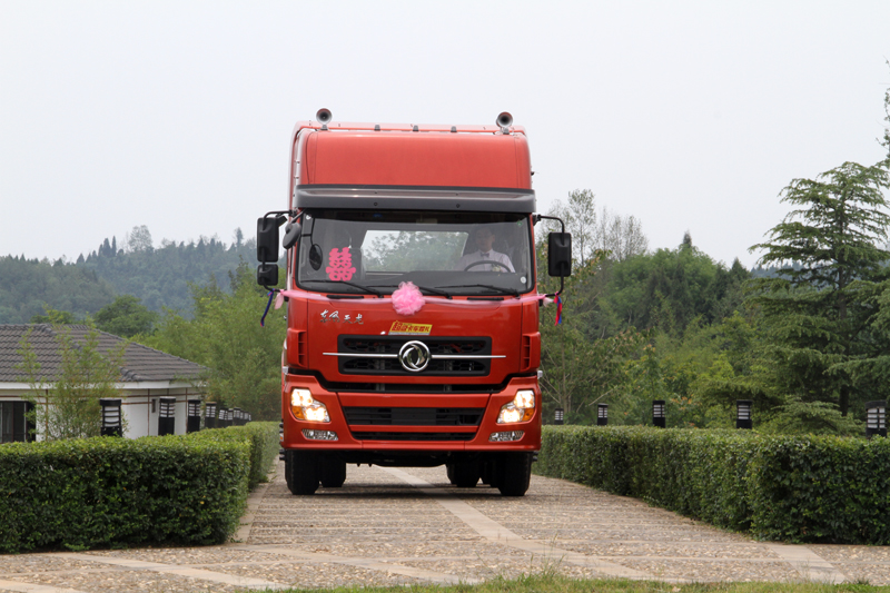 東風(fēng)商用車籌辦國內(nèi)首個卡車主題婚禮 傳遞卡車人正能量