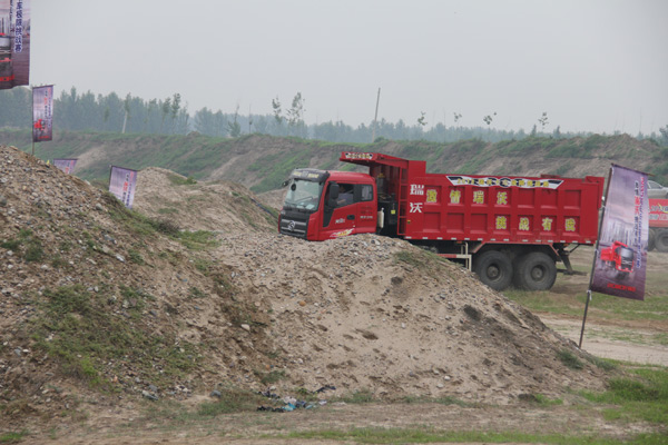 2013年福田瑞沃卡車極限挑戰(zhàn)賽 品質(zhì)價(jià)值引燃激情