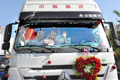 中國重汽天然氣卡車做婚車