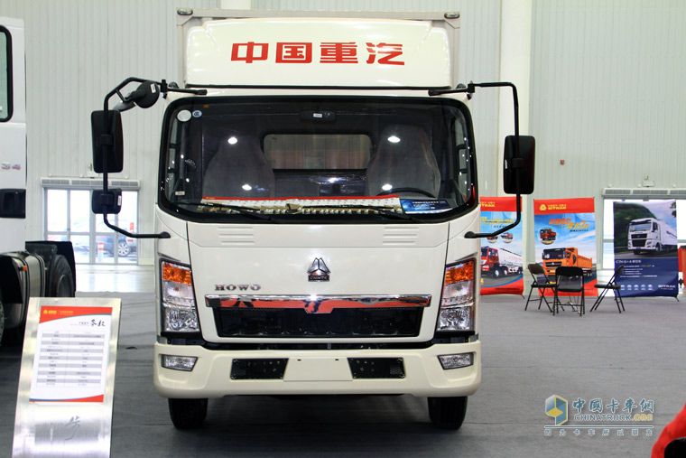 武漢商用車展 中國重汽高端重卡齊聚一堂