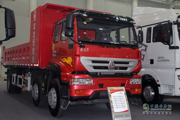 武漢商用車展 中國重汽高端重卡齊聚一堂