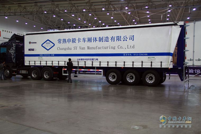武漢商用車展 斯堪尼亞現(xiàn)場(chǎng)演示大型實(shí)物高效物流運(yùn)輸