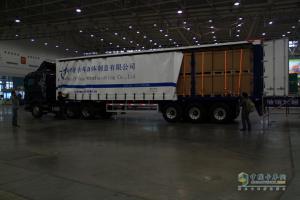 武漢商用車展 斯堪尼亞現(xiàn)場(chǎng)演示大型實(shí)物高效物流運(yùn)輸