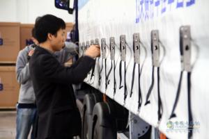武漢商用車展 斯堪尼亞現(xiàn)場(chǎng)演示大型實(shí)物高效物流運(yùn)輸