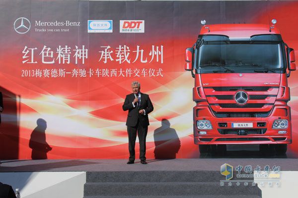 十臺(tái)奔馳Actros SLT大件牽引車一次性交付中國用戶