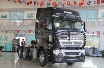 中國重汽 HOWO T7H 6×2 -雙轉向牽引車