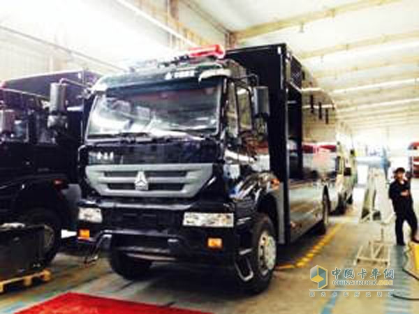 中國(guó)重汽金王子特警車