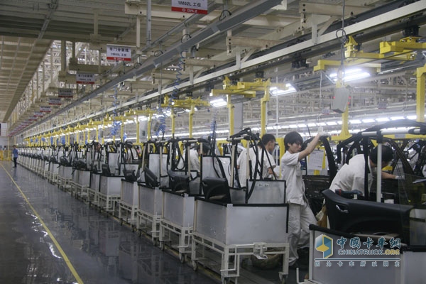 東風柳汽60周年慶典 商乘并舉再啟程