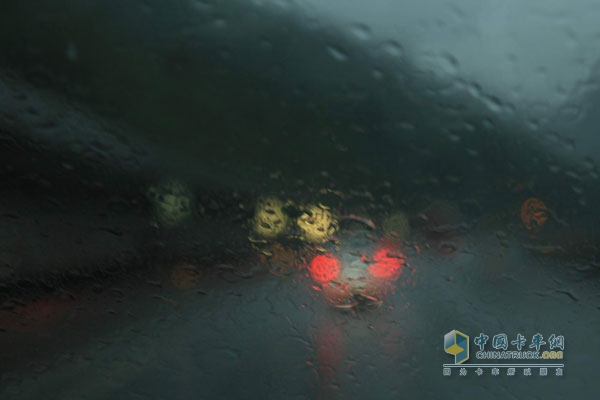 風雨兼程 奔馳卡車荊州到成都油耗測試