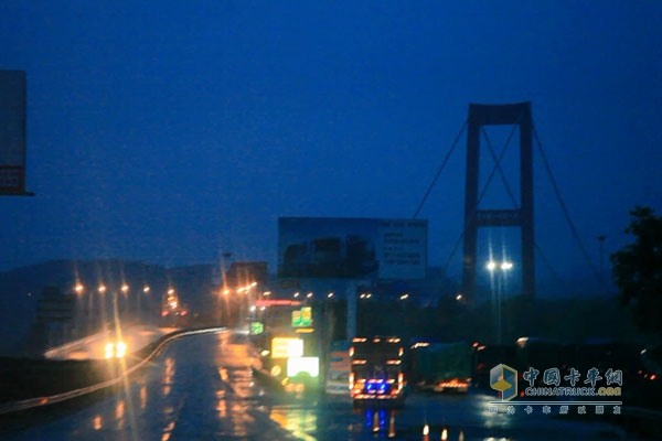 風雨兼程 奔馳卡車荊州到成都油耗測試