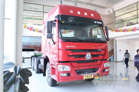 中國重汽 HOWO 6×4牽引車