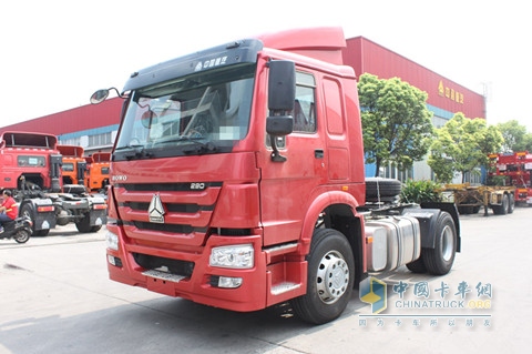 中國重汽 HOWO 4×2后提升式牽引車