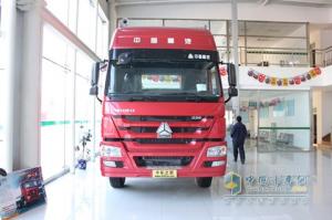 中國(guó)重汽 HOWO 6×2后提升式牽引車