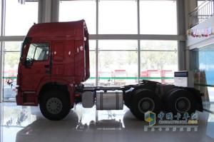 中國(guó)重汽 HOWO 6×2后提升式牽引車