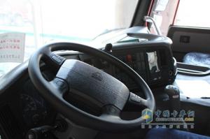 中國(guó)重汽 HOWO 6×2后提升式牽引車