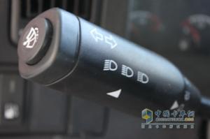 中國(guó)重汽 HOWO 6×2后提升式牽引車