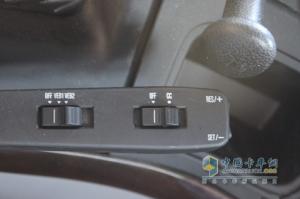 中國(guó)重汽 HOWO 6×2后提升式牽引車