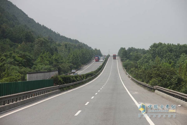 百公里26.5升 奔馳卡車杭州-廣州油耗實(shí)測(cè)完美結(jié)束