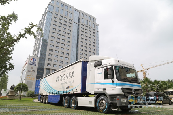 先進(jìn)的梅賽德斯-奔馳Actros 2644牽引車(chē)