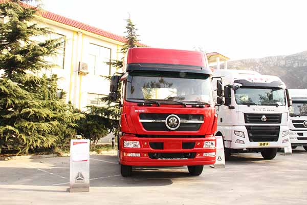 中國重汽 新斯太爾 D7B 340馬力 6x4 牽引車