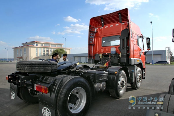 一汽解放青島 悍V 355馬力 6×2 國四牽引車 CA4227P1K15T3E4A80