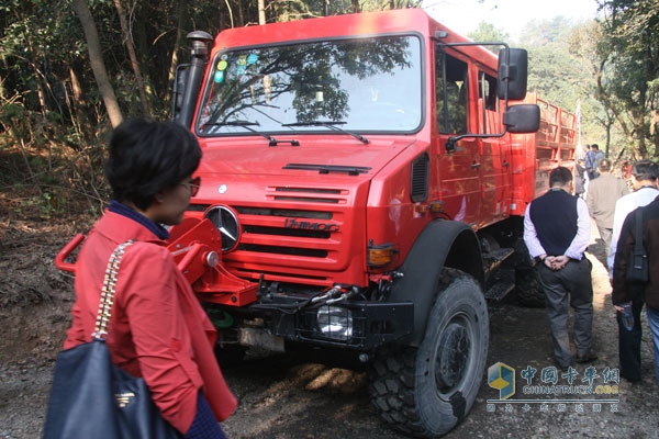 近距離感受越野之王烏尼莫克救援車 超越期待不負眾托