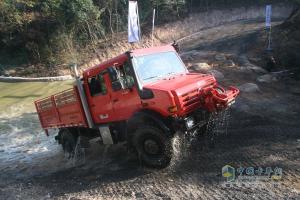 近距離感受越野之王烏尼莫克救援車 超越期待不負眾托