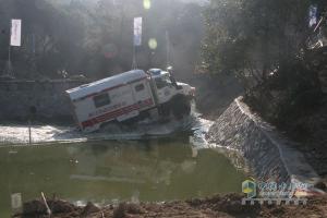 近距離感受越野之王烏尼莫克救援車 超越期待不負眾托