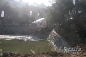 近距離感受越野之王烏尼莫克救援車 超越期待不負眾托