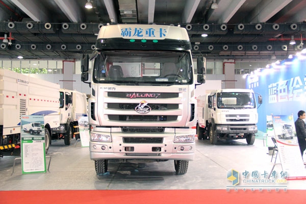 廣州車展:東風(fēng)柳汽霸龍M7牽引車帶頭 注重專用車市場