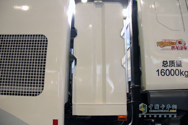 廣州車展:東風(fēng)柳汽霸龍M7牽引車帶頭 注重專用車市場