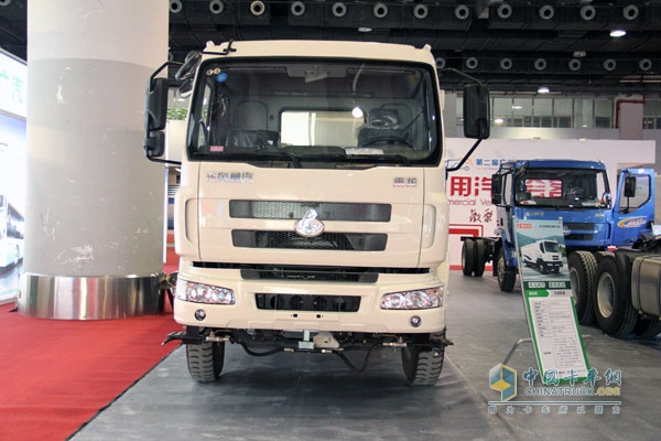廣州車展:東風(fēng)柳汽霸龍M7牽引車帶頭 注重專用車市場
