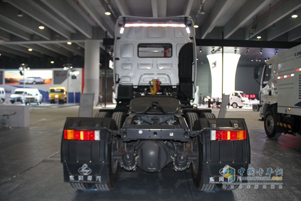 廣州車展:東風(fēng)柳汽霸龍M7牽引車帶頭 注重專用車市場
