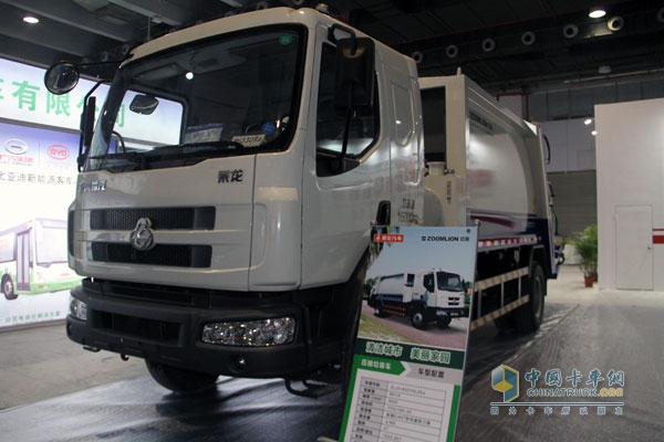 廣州車展:東風(fēng)柳汽霸龍M7牽引車帶頭 注重專用車市場