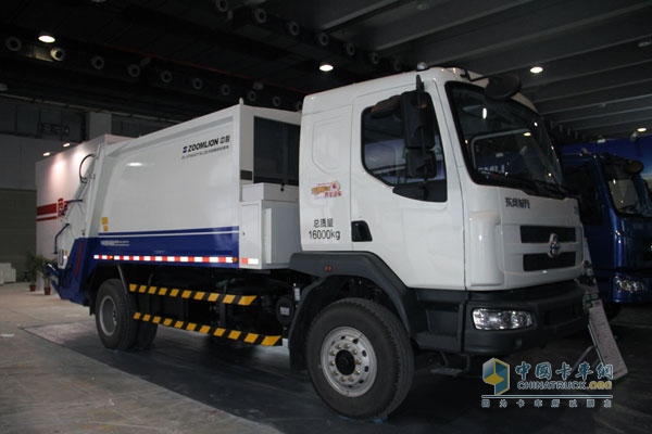 廣州車展:東風(fēng)柳汽霸龍M7牽引車帶頭 注重專用車市場