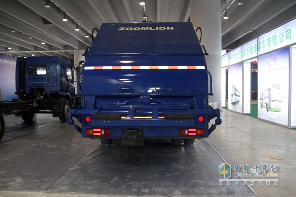廣州車展:東風(fēng)柳汽霸龍M7牽引車帶頭 注重專用車市場