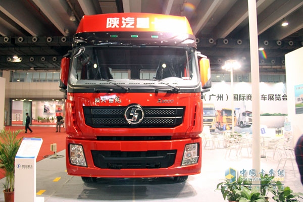 廣州車展；陜汽重卡攜德龍牽引車和智能渣土車亮相