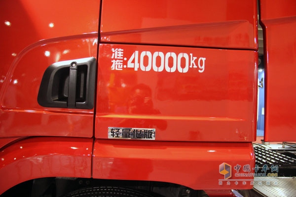 廣州車展；陜汽重卡攜德龍牽引車和智能渣土車亮相
