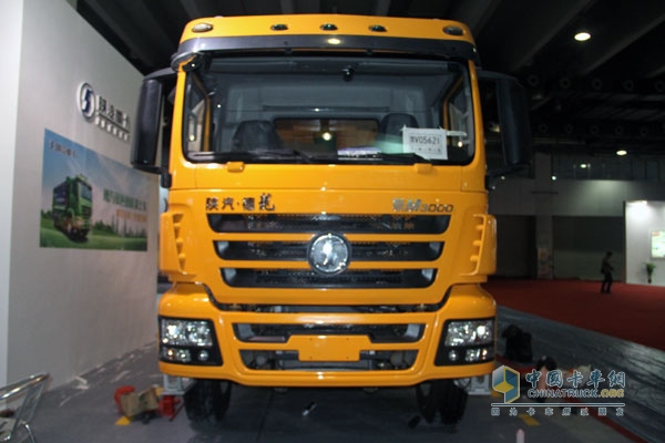 廣州車展；陜汽重卡攜德龍牽引車和智能渣土車亮相