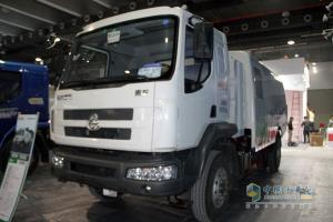 廣州車展:東風(fēng)柳汽霸龍M7牽引車帶頭 注重專用車市場