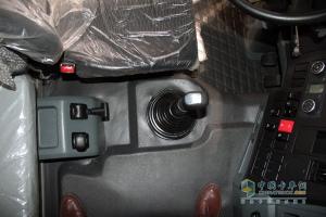 廣州車展；陜汽重卡攜德龍牽引車和智能渣土車亮相