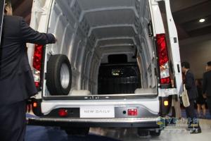 依維柯 新Daily 170馬力 4×2 國四廂式載貨車