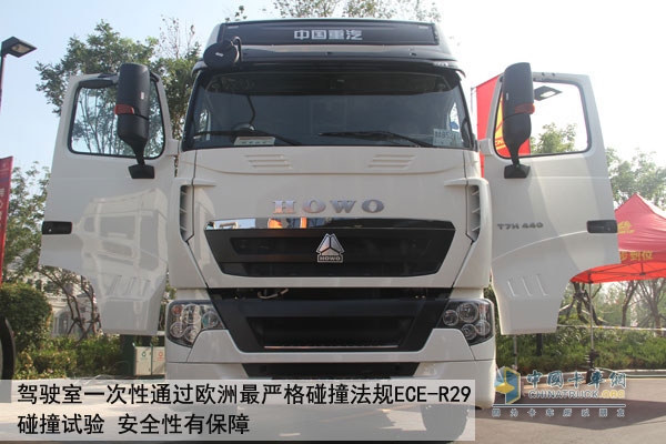 中國重汽HOWO-T7H AMT牽引車