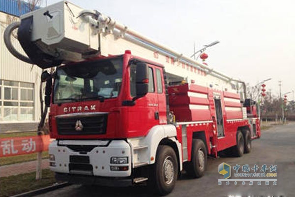 SITRAK汕德卡8X4消防車