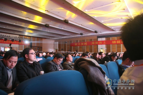 品質(zhì)?鑄紅巖 2015年上汽依維柯紅巖營(yíng)銷商務(wù)年會(huì)