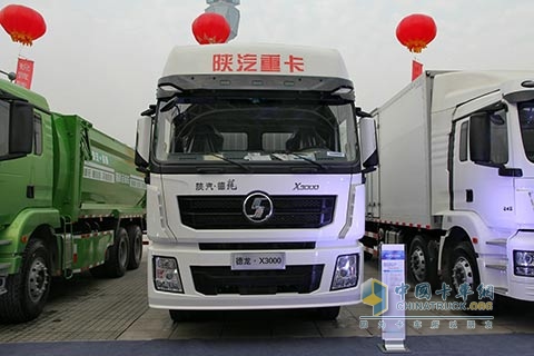 陜汽 德龍X3000 245馬力 6X2 國(guó)四 廂式載貨車(chē)