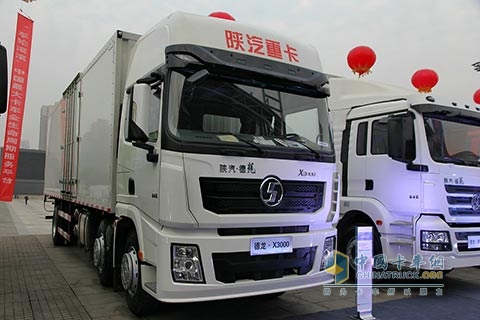 陜汽 德龍X3000 245馬力 6X2 國(guó)四 廂式載貨車(chē)
