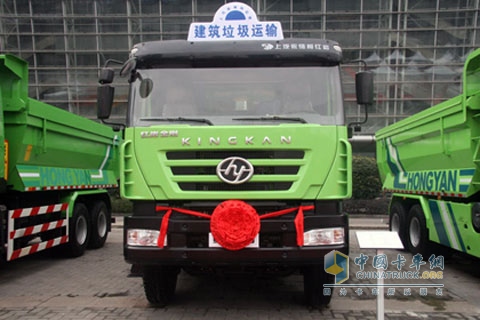 上汽依維柯紅巖新金剛 6×4 310馬力國(guó)Ⅳ城市渣土車(chē)